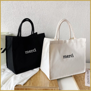 Spacious tote bag handbag with minimalist print.